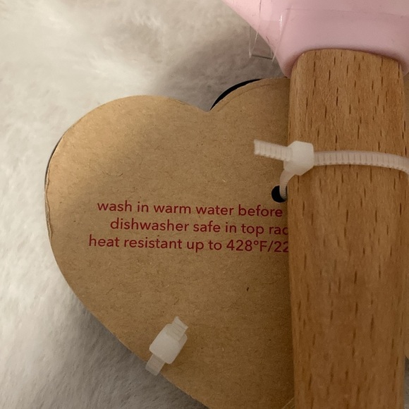 Rae Dunn Valentine’s Day Love Spatula and Cookie Cutter Set - Picture 5 of 7